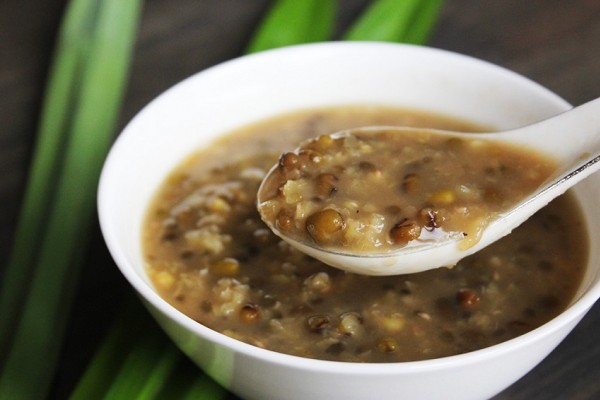 Membuat Sup Bubur Kacang Hijau